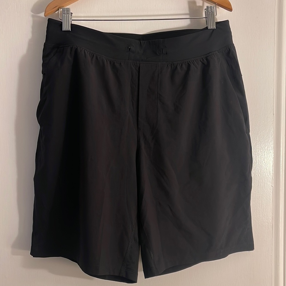 Lululemon T.H.E. Linerless Short 9" Size Large - Black